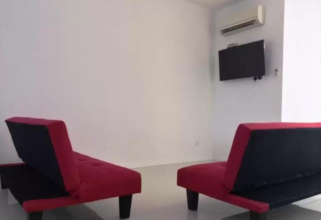 island hostel bayan lepas airport