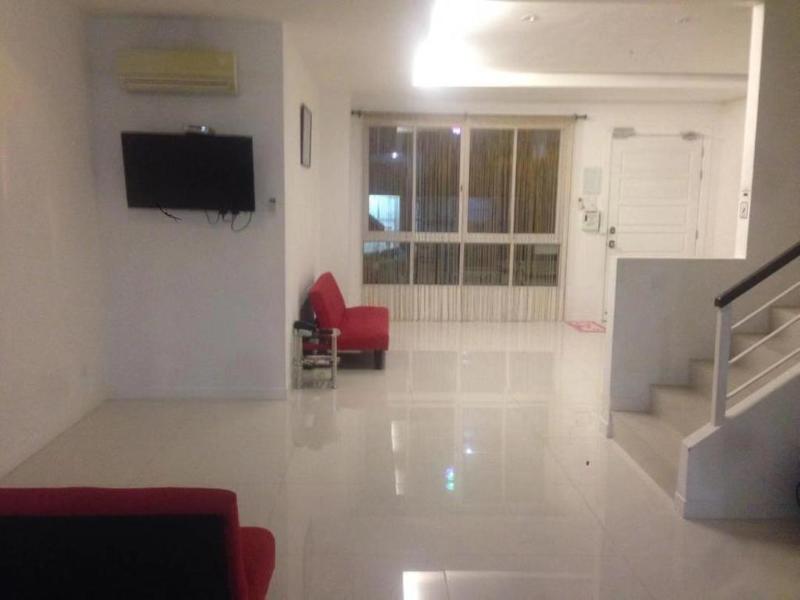 island hostel bayan lepas airport