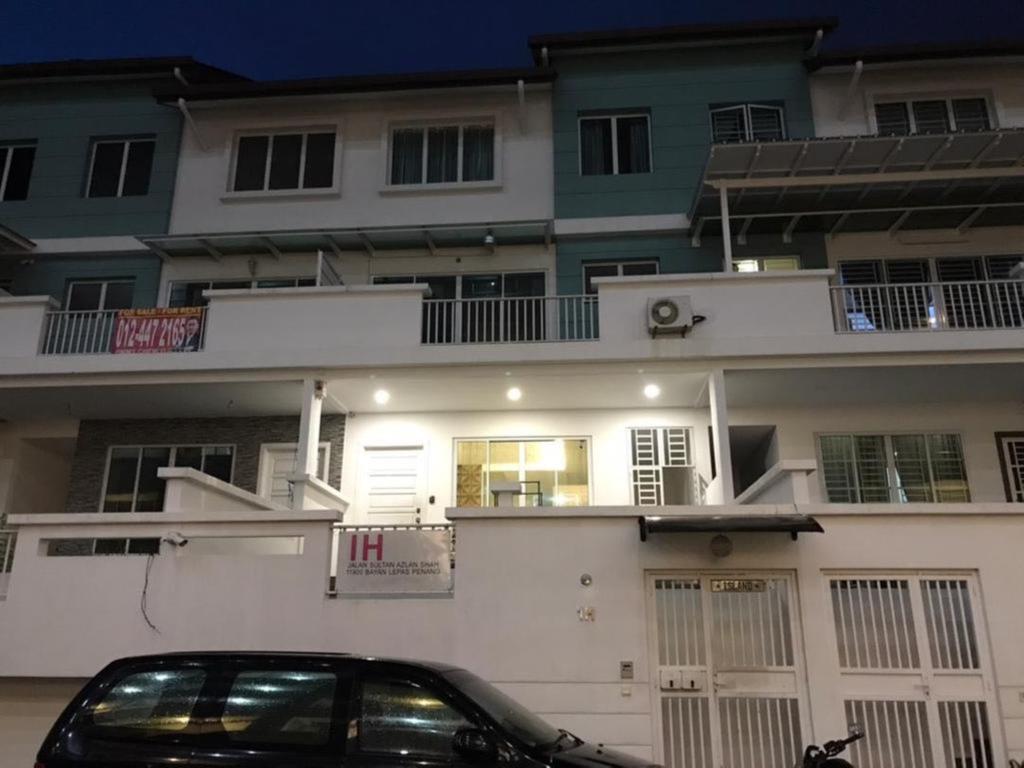 island hostel bayan lepas airport