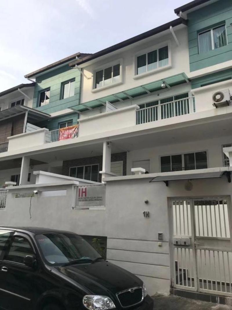 island hostel bayan lepas airport
