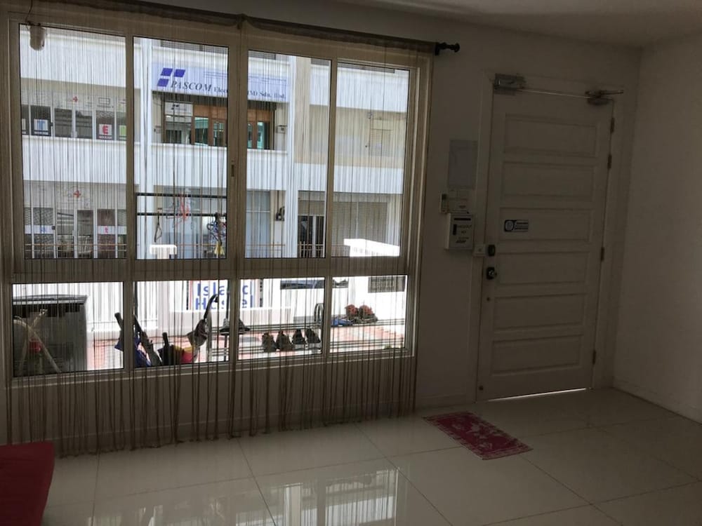 island hostel bayan lepas airport
