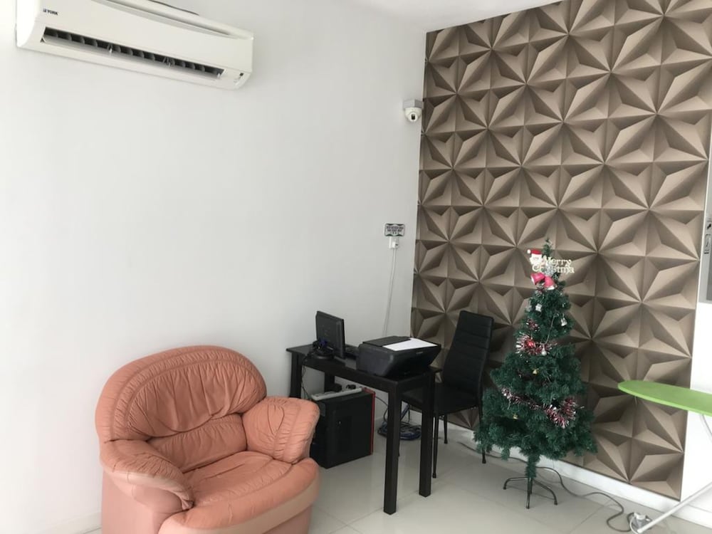island hostel bayan lepas airport