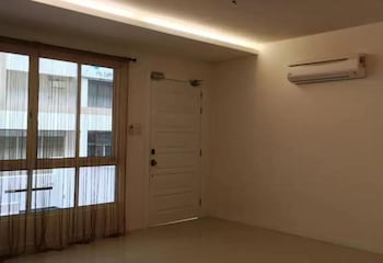 island hostel bayan lepas airport