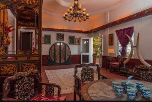 shahs beach resort