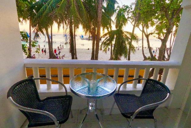 white beach de boracay