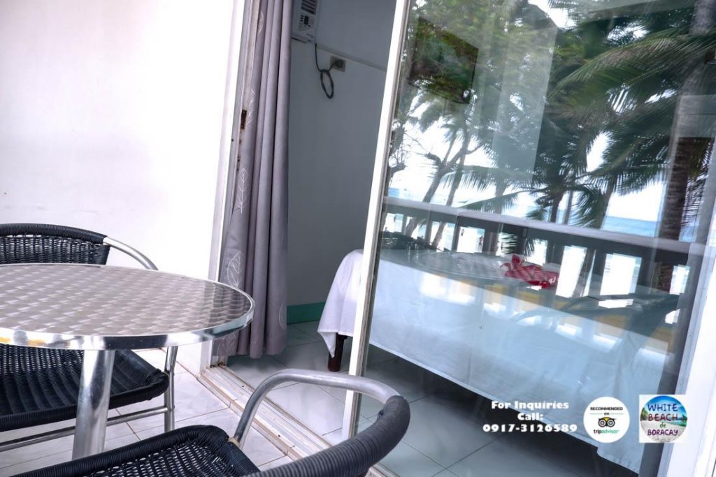 white beach de boracay