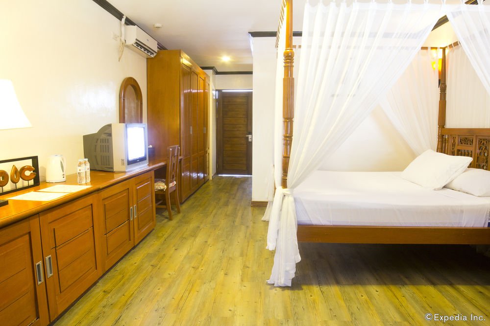 white beach de boracay