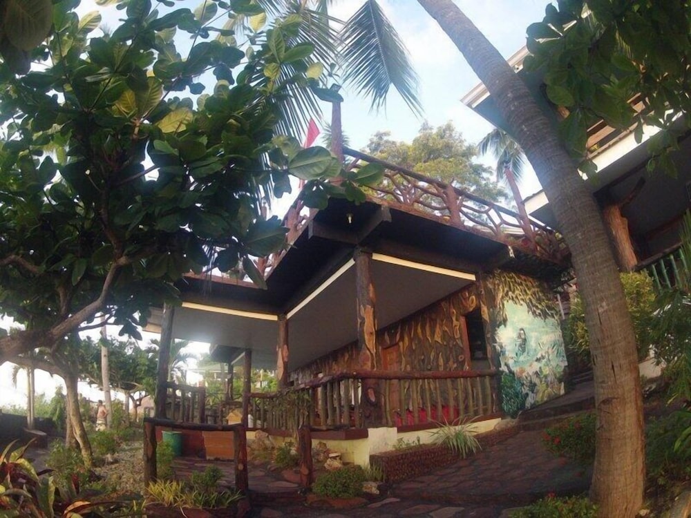 santiago bay garden and resort