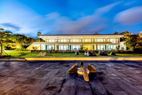 jeju bom stay and art gallery