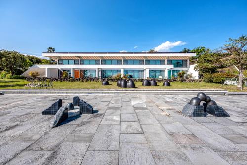 jeju bom stay and art gallery