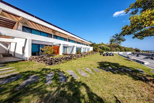 jeju bom stay and art gallery