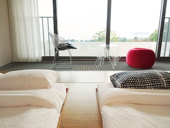 jeju bom stay and art gallery