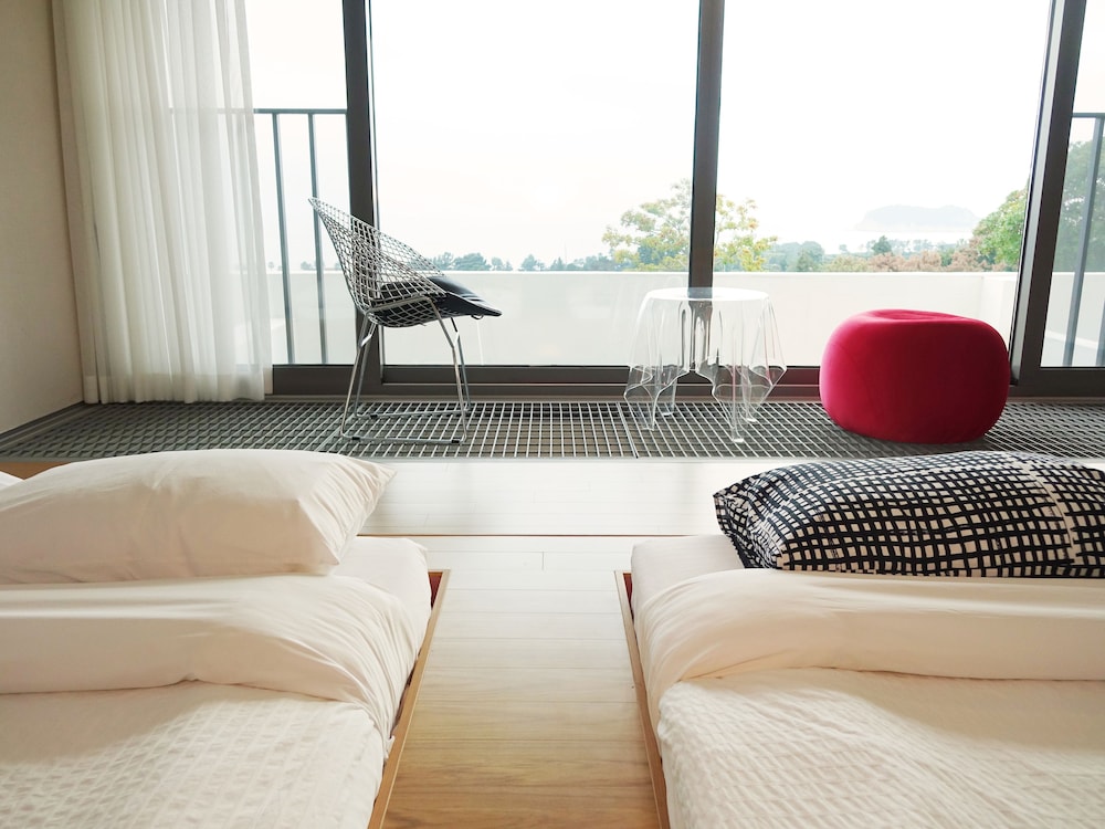 jeju bom stay and art gallery