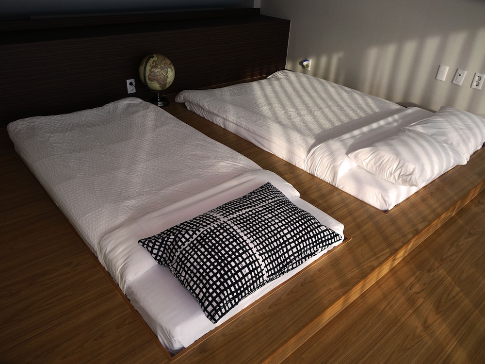 jeju bom stay and art gallery