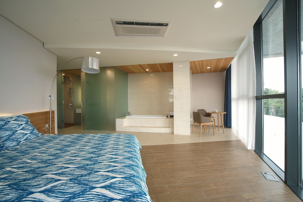 jeju bom stay and art gallery