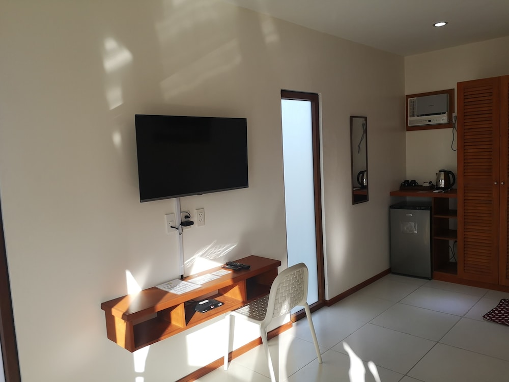 quo vadis dive resort moalboal