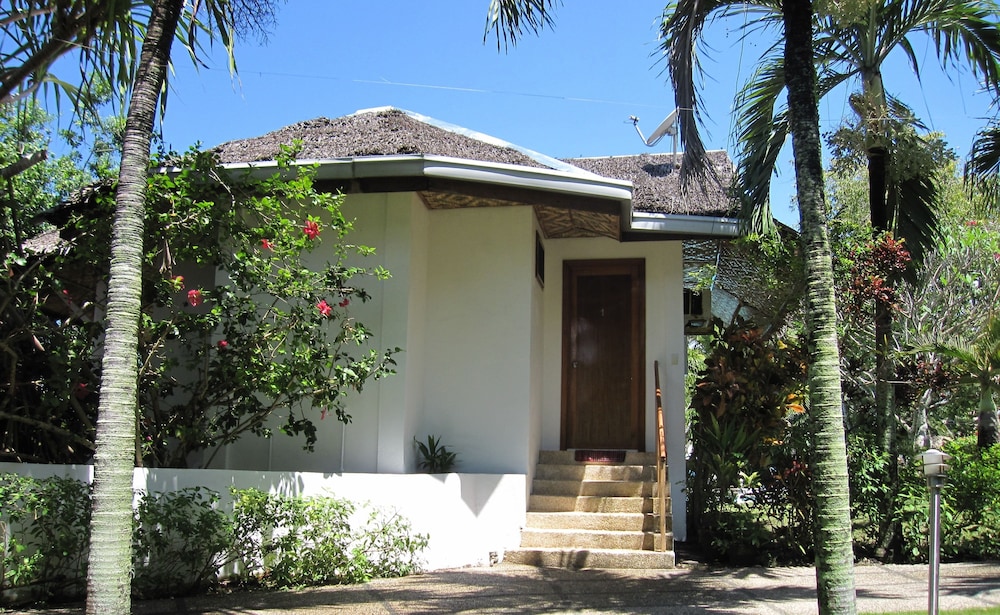 quo vadis dive resort moalboal