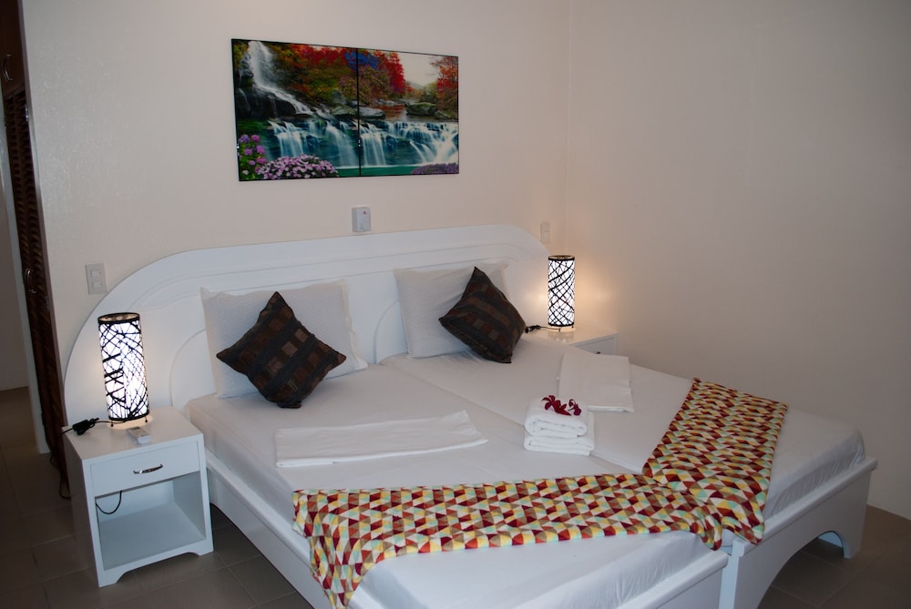 quo vadis dive resort moalboal