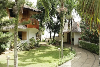 quo vadis dive resort moalboal