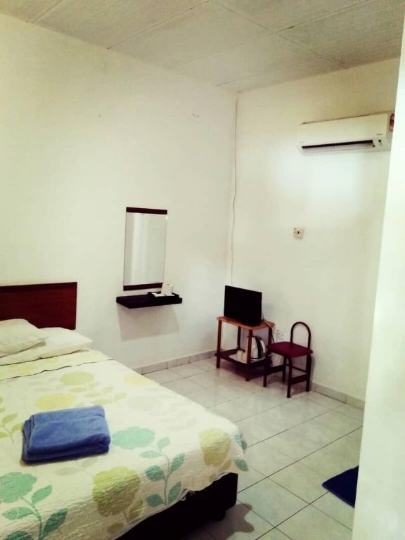 Vikri Beach Resort,Lumut>>Ipoh,3 star