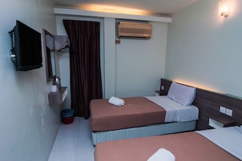 Qish Hotel,Near A Famosa,2 star