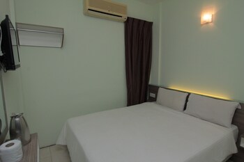 Qish Hotel,Near A Famosa,2 star