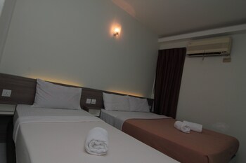 Qish Hotel,Near A Famosa,2 star