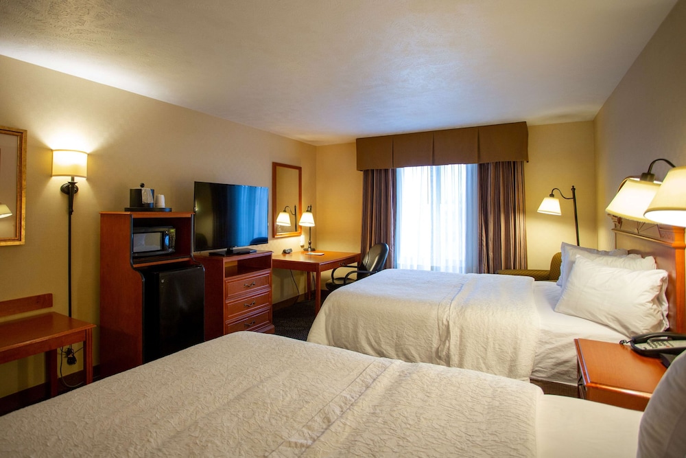 hampton inn waterloo cedar valley
