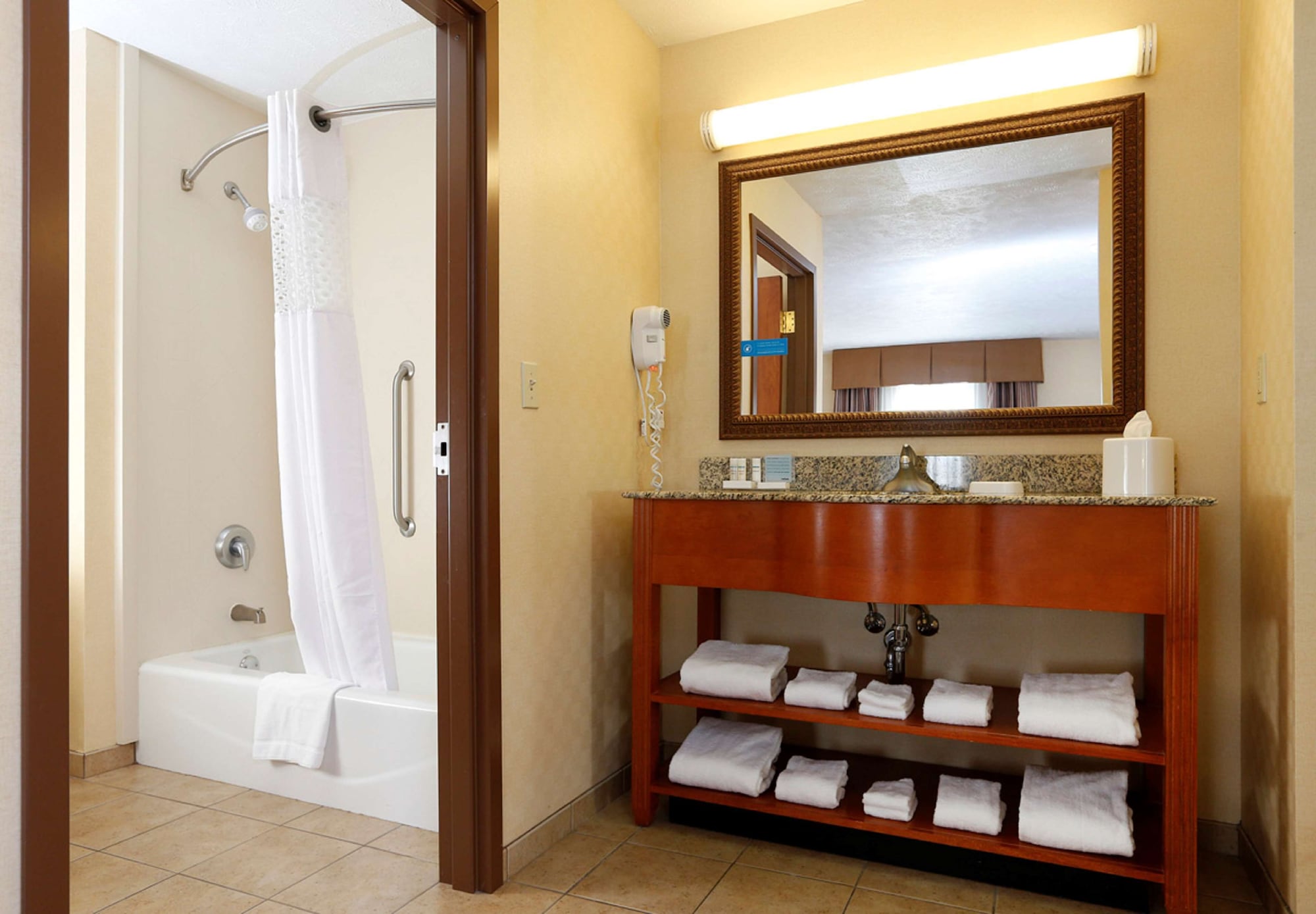 hampton inn waterloo cedar valley