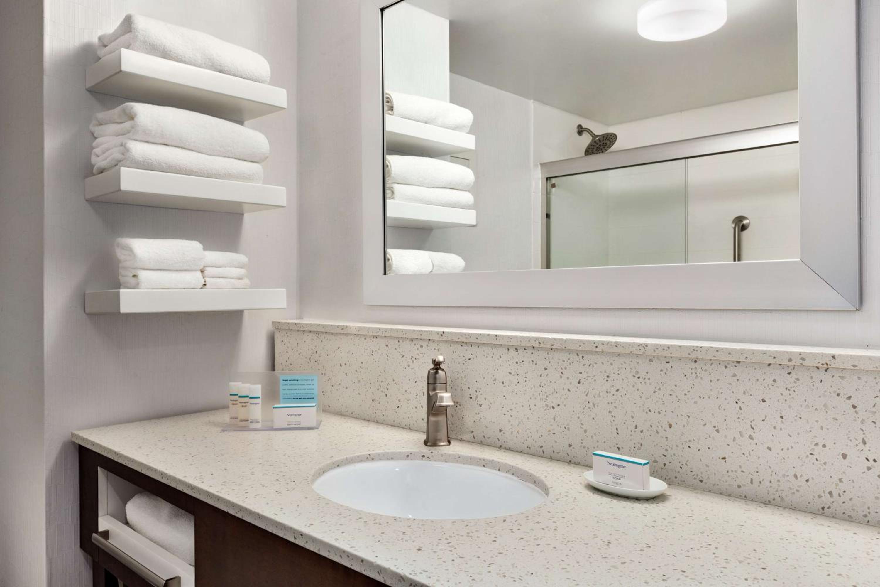 hampton inn waycross