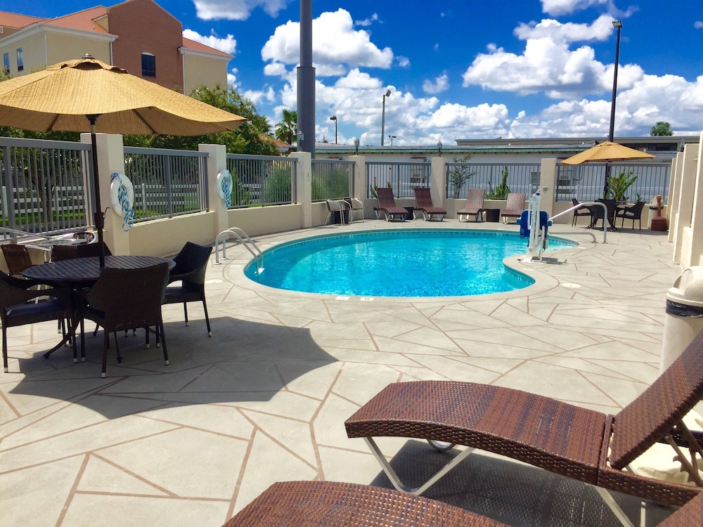 hampton inn waycross