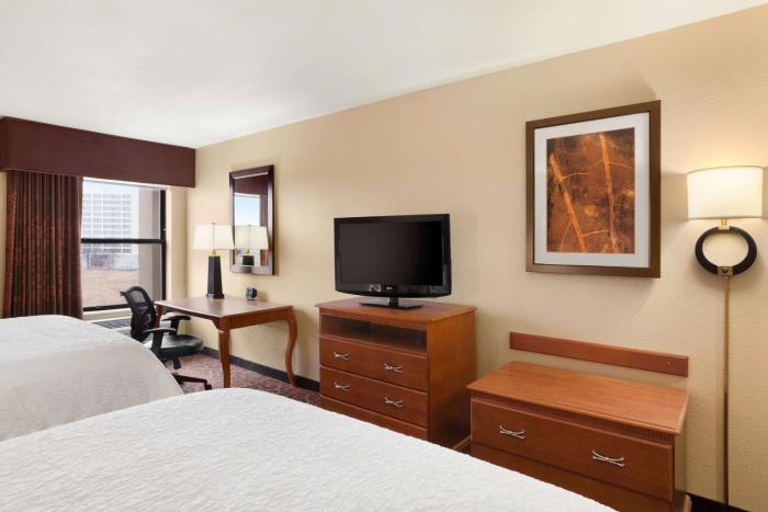 hampton inn wichita east