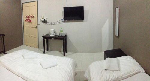 semarak beach inn