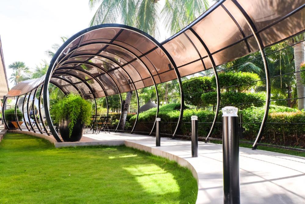 london beach resort and hotel