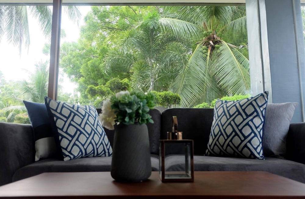 london beach resort and hotel