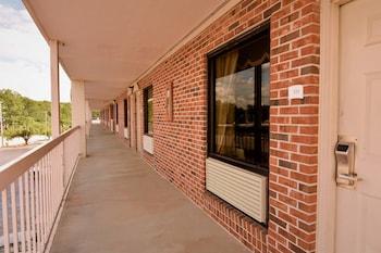 rodeway inn harbison area