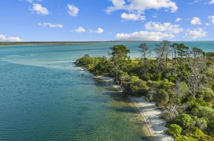 fraser island retreat lakes entrance