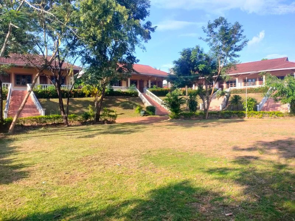 leokhamphasurt resort