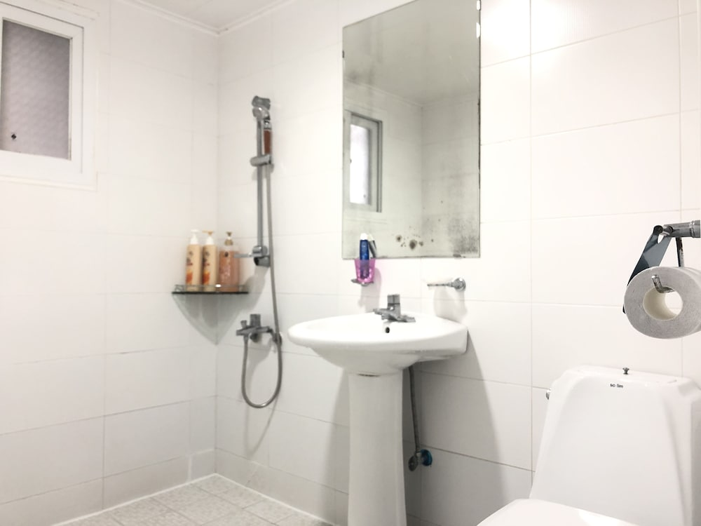 slow citi guesthouse hostel