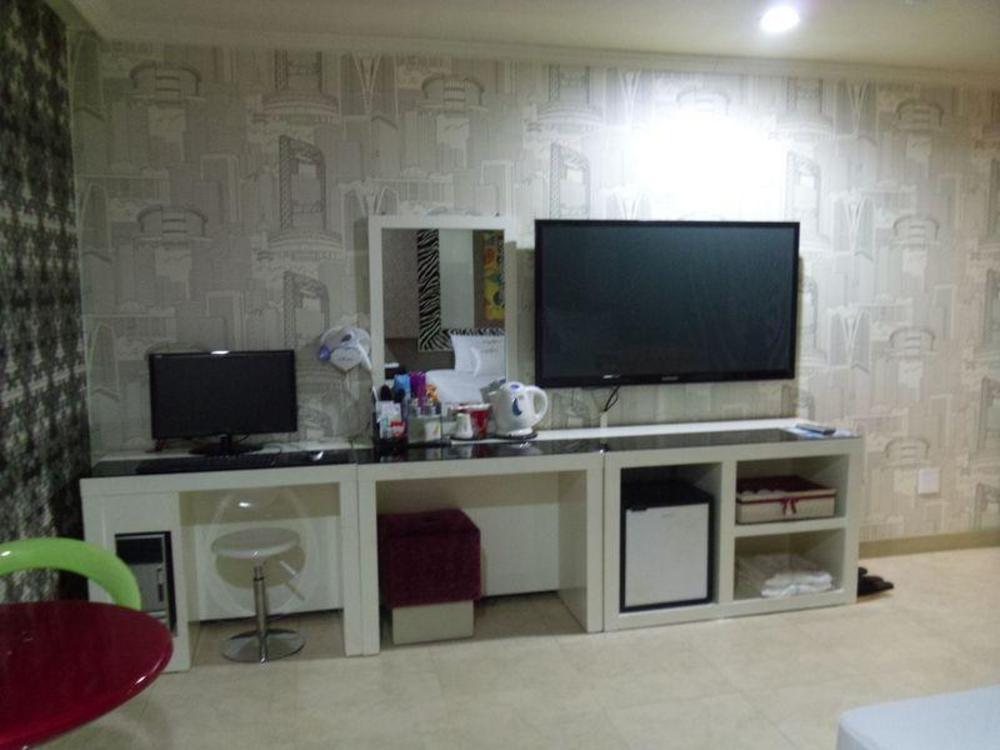 wow motel gupo station