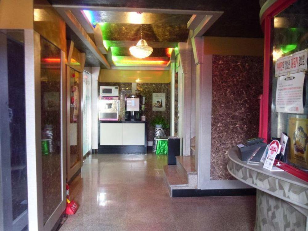 wow motel gupo station