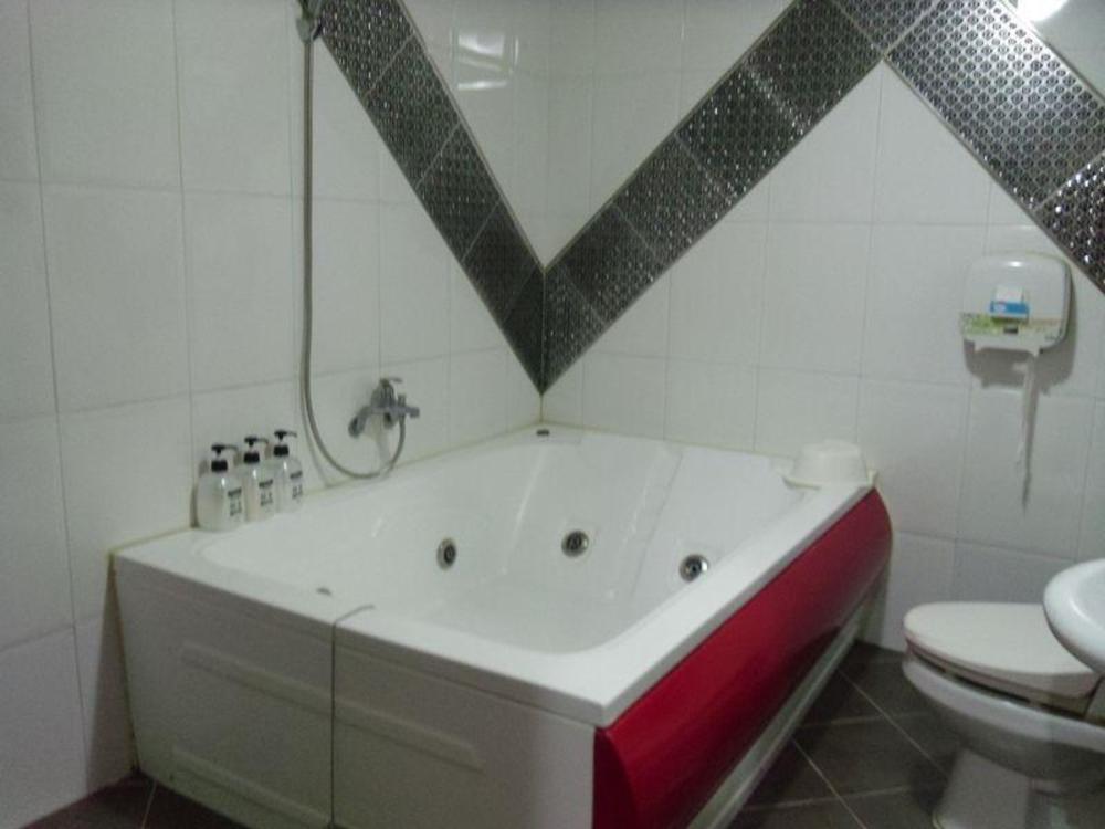 wow motel gupo station