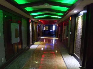 wow motel gupo station