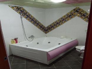 wow motel gupo station