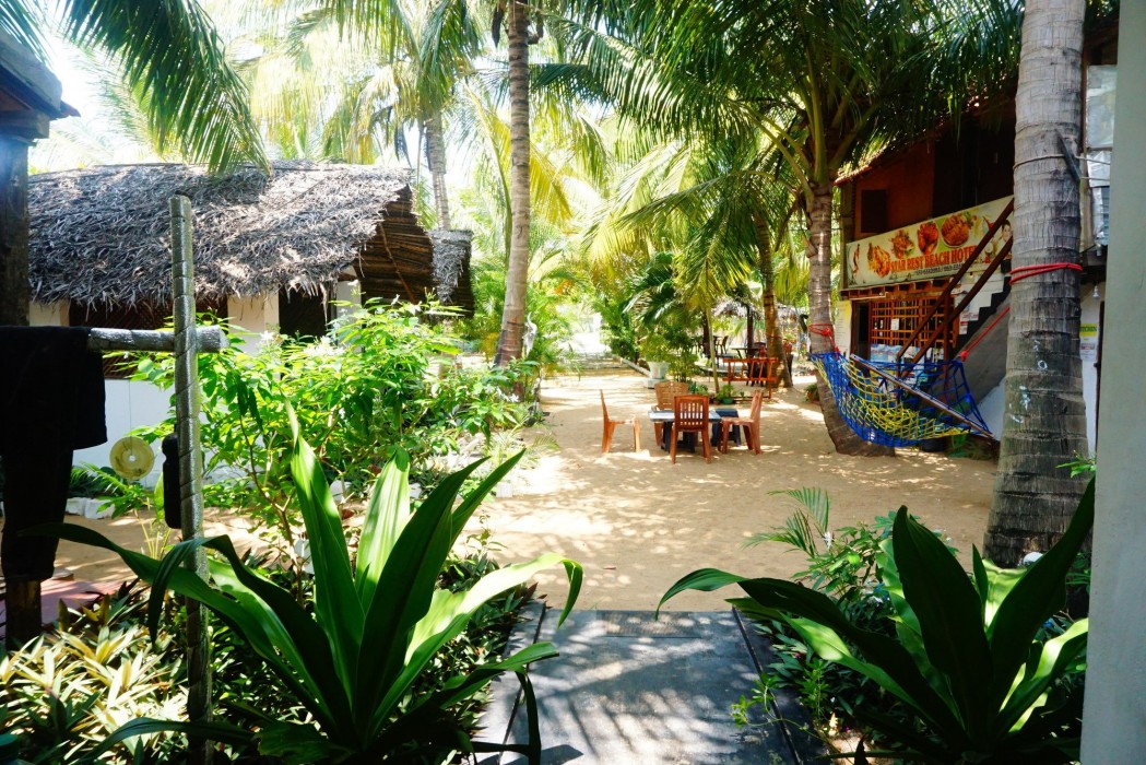 star rest beach hotel arugambay