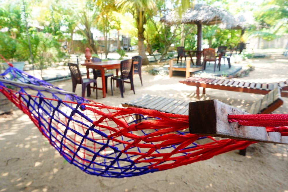 star rest beach hotel arugambay