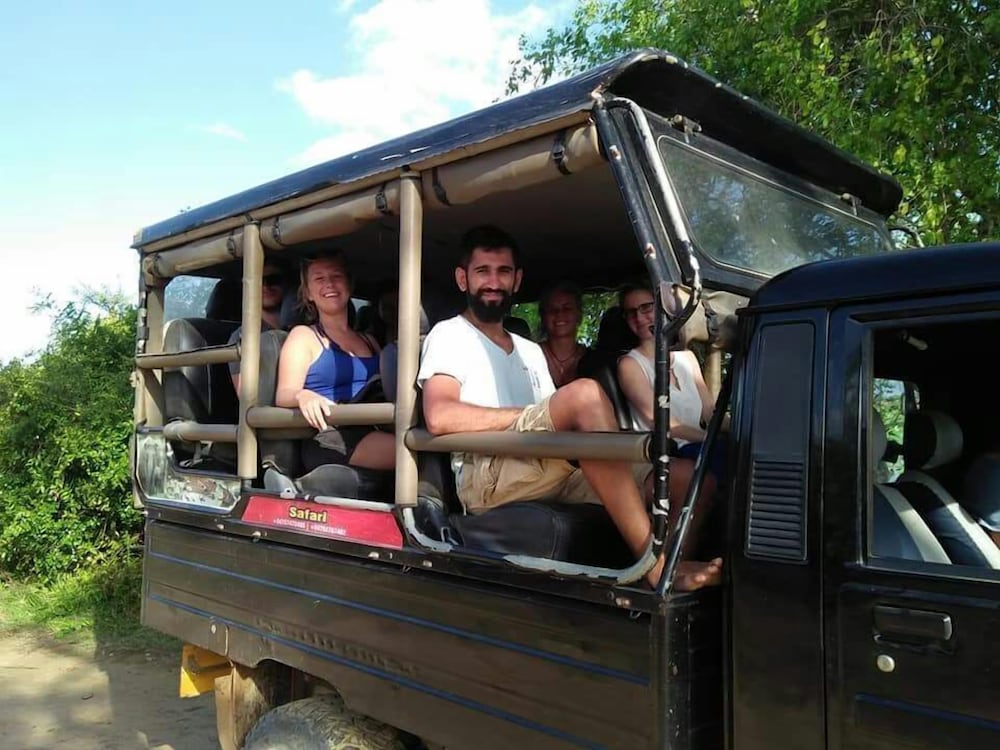 star rest beach hotel arugambay