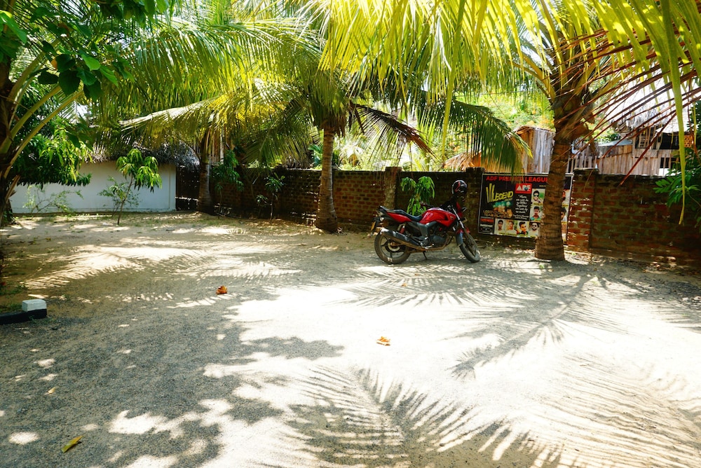 star rest beach hotel arugambay