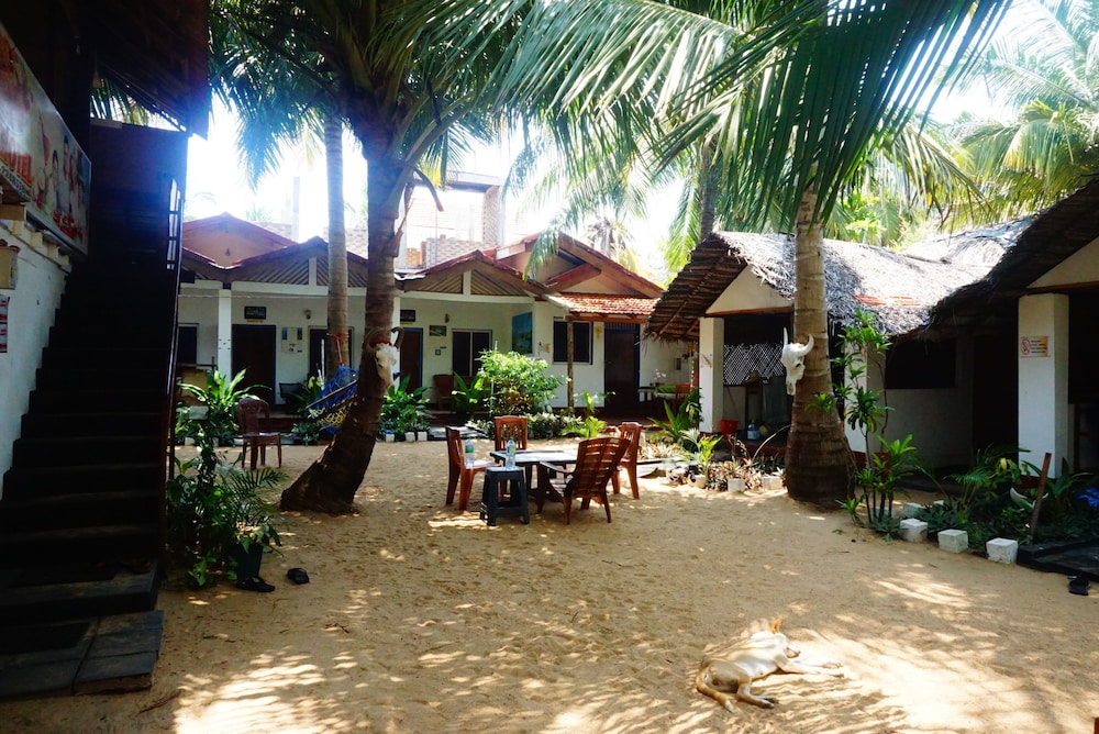 star rest beach hotel arugambay