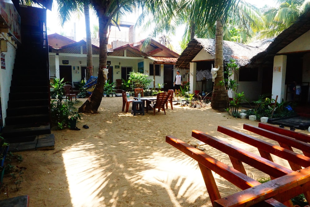 star rest beach hotel arugambay